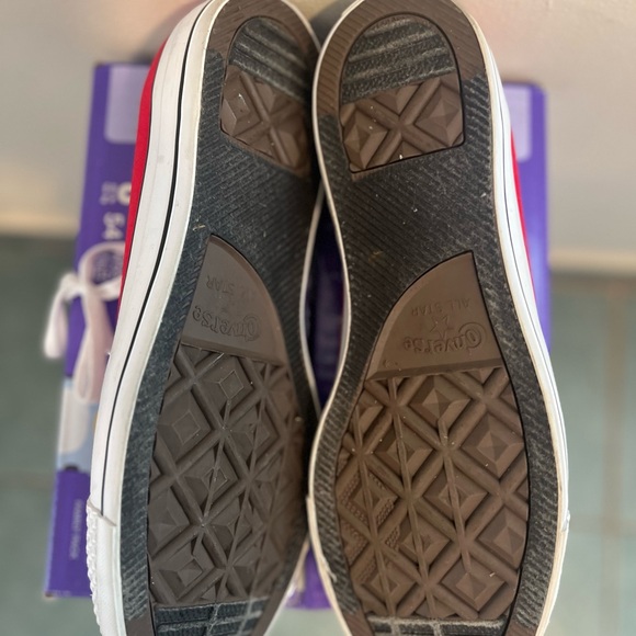 Converse Red All Stars. UNISEX; M-12/W-14; excellent condition. - Picture 3 of 6